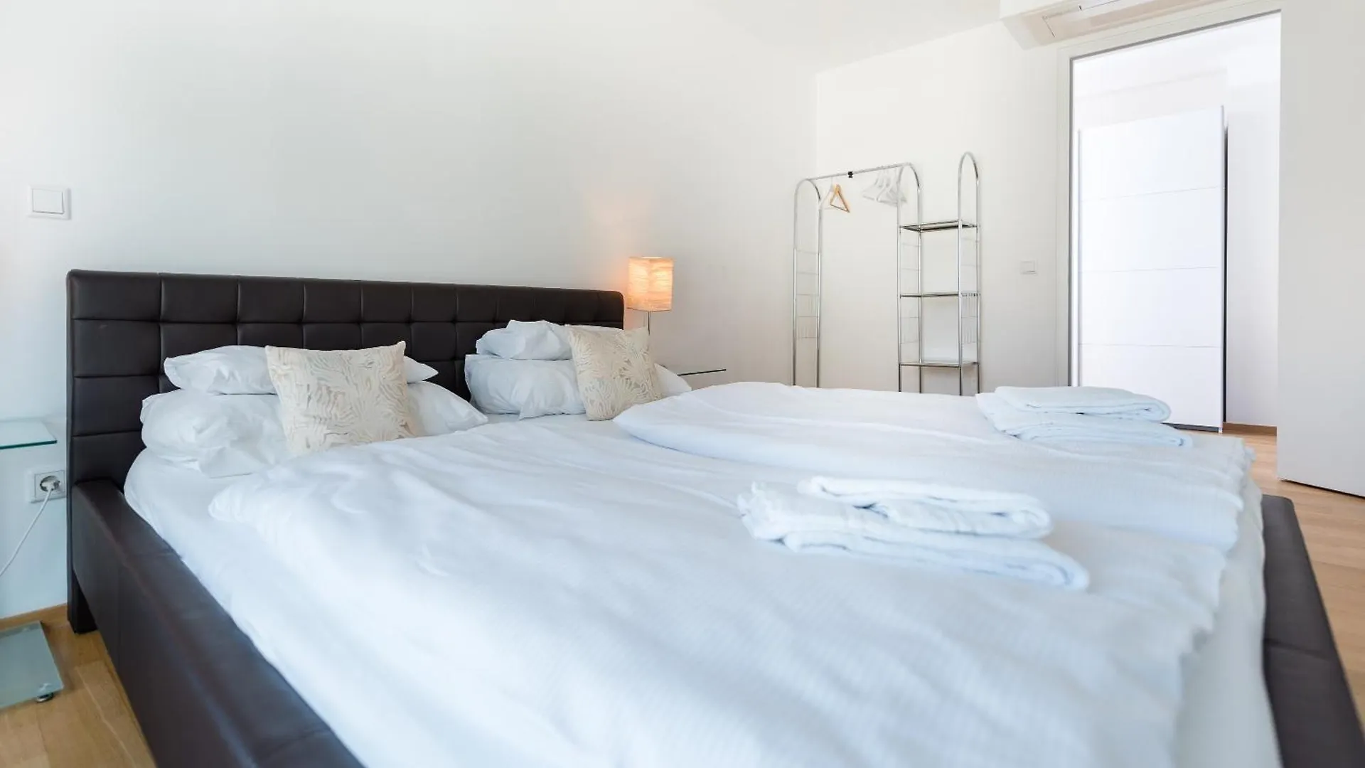 Apartments Next To Vienna Stateopera With Aircondition 0*,  Austria