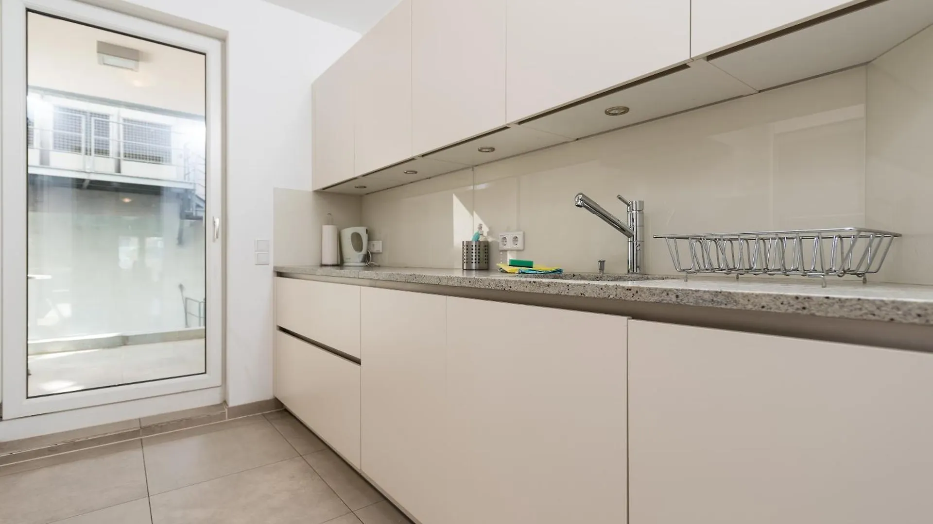 Apartments Next To Vienna Stateopera With Aircondition 0*,