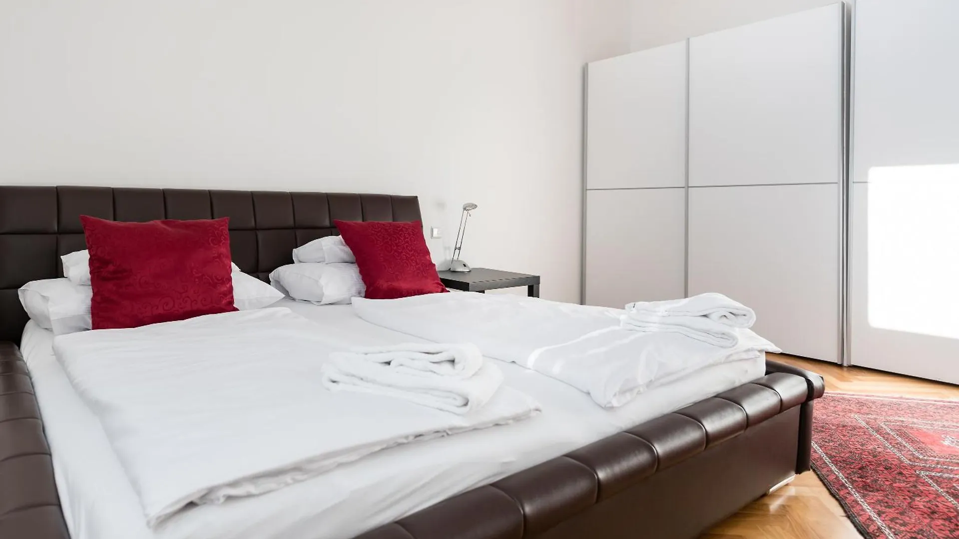Apartments Next To Vienna Stateopera With Aircondition